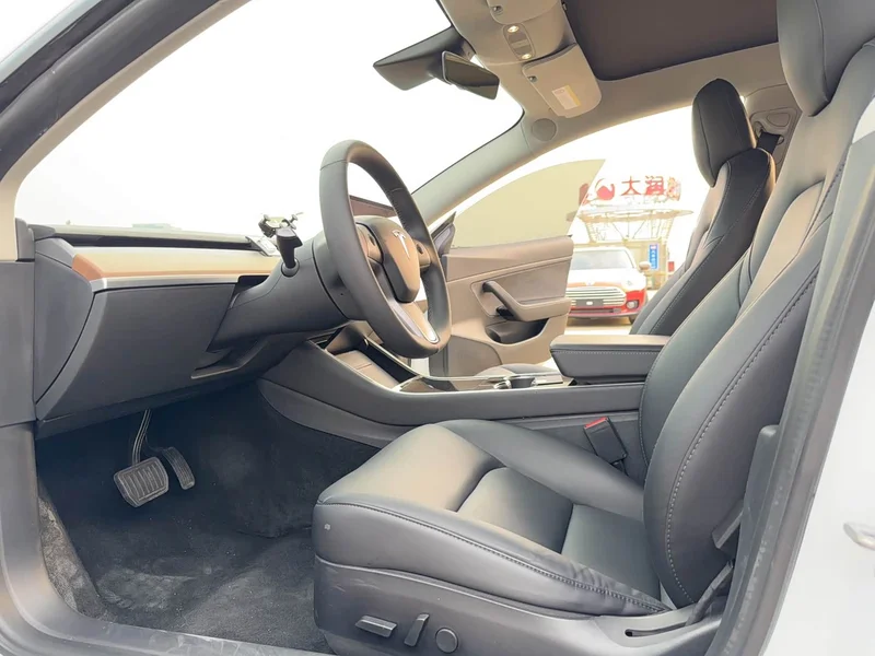 Tesla Model 3 — фото 11