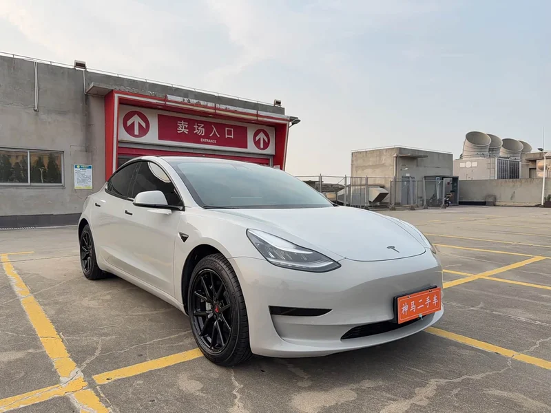 Tesla Model 3 — фото 3
