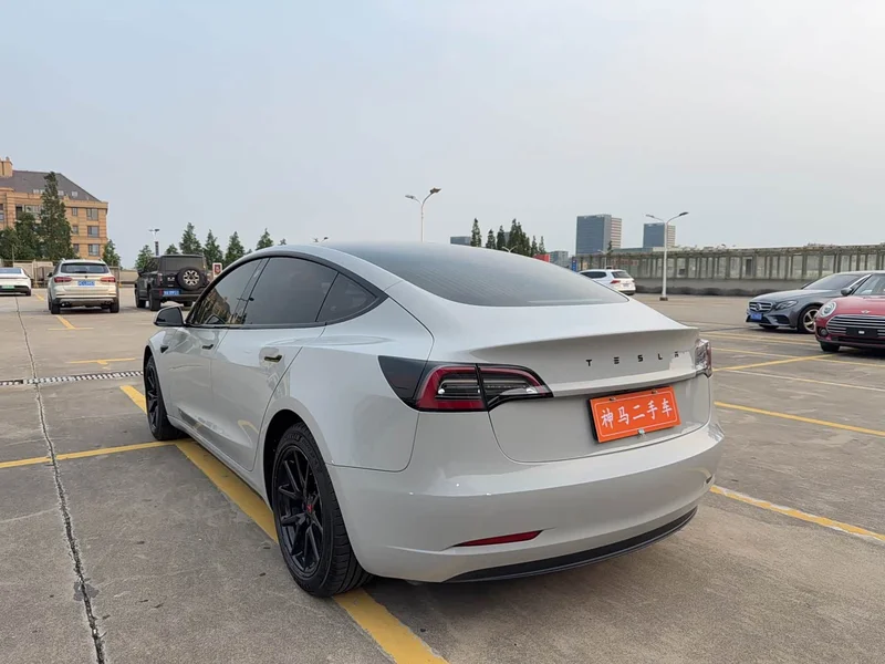 Tesla Model 3 — фото 4