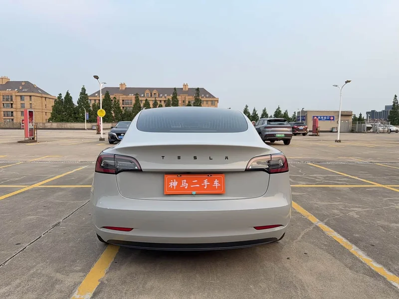 Tesla Model 3 — фото 5