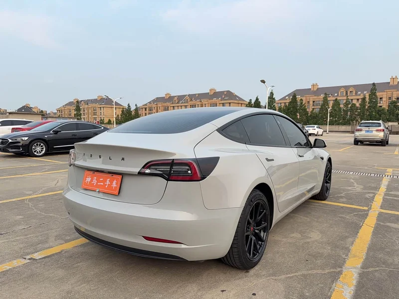 Tesla Model 3 — фото 6
