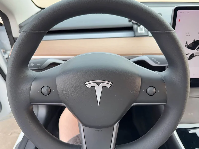 Tesla Model 3 — фото 8