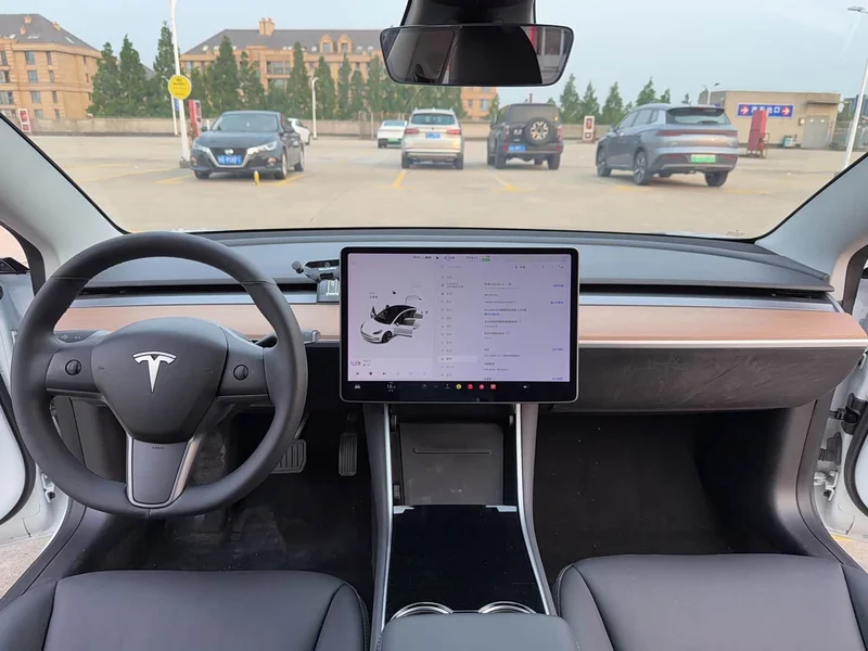 Tesla Model 3 — фото 10