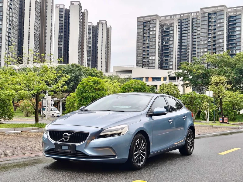 Volvo V40 — фото 2