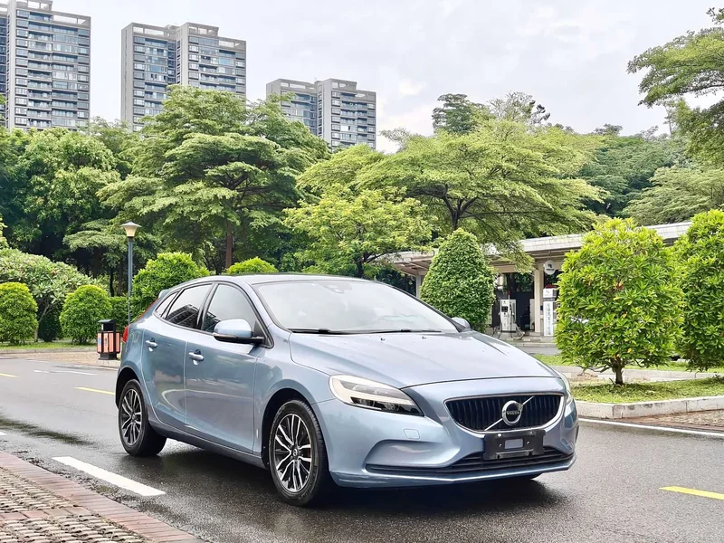Volvo V40 — фото 4