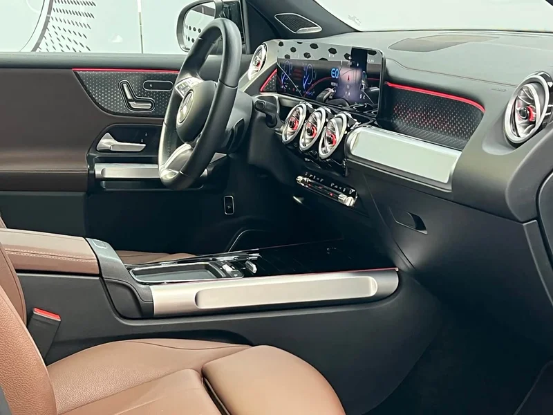 Mercedes-Benz EQB — фото 11