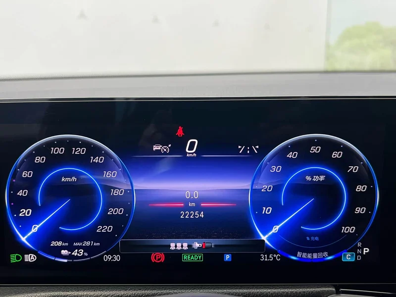Mercedes-Benz EQB — фото 13