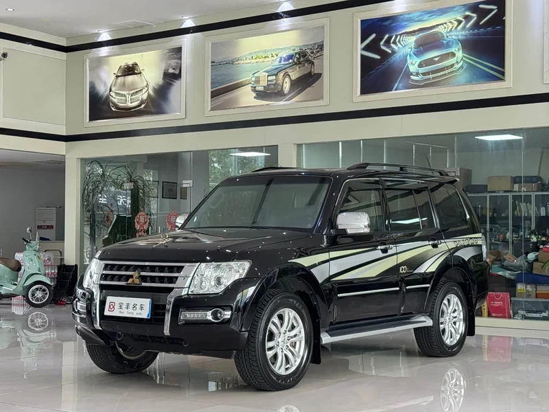 Mitsubishi Pajero (Imported) — фото 1