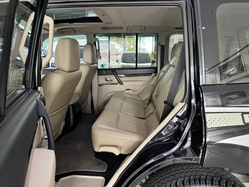 Mitsubishi Pajero (Imported) — фото 10