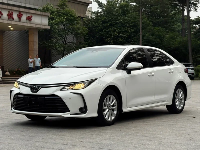 Toyota Corolla — фото 1