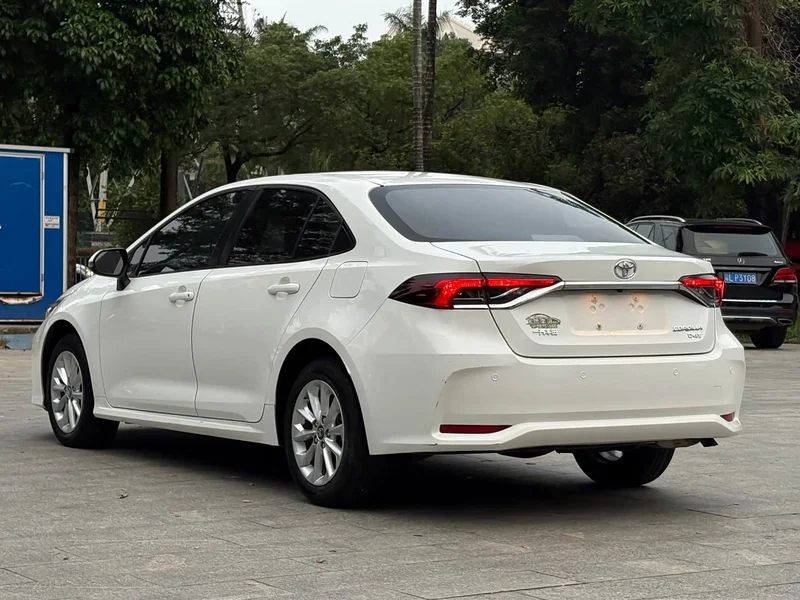 Toyota Corolla — фото 15