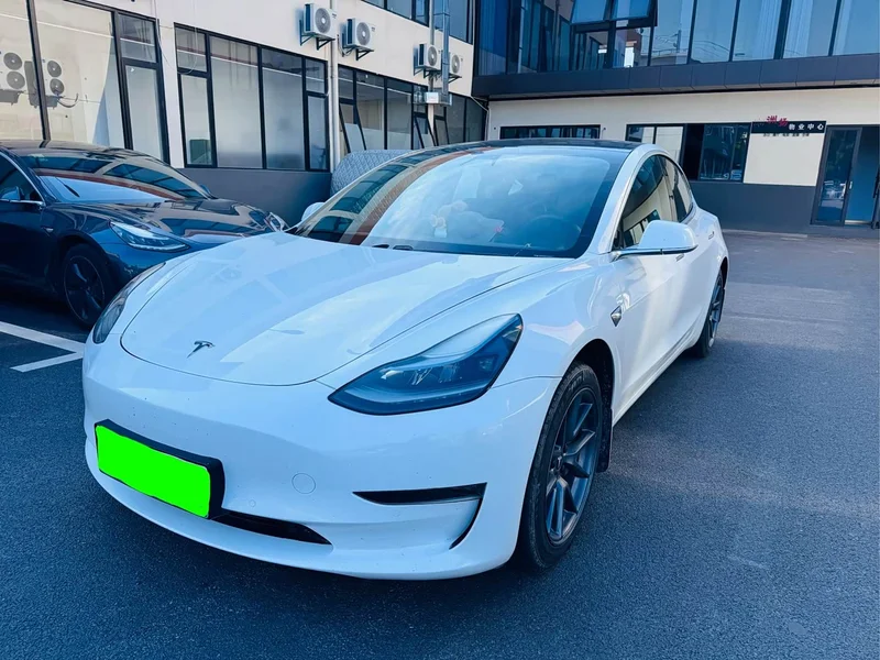 Tesla Model 3 — фото 1