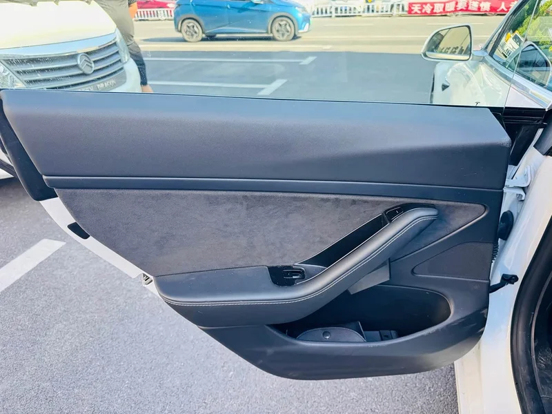 Tesla Model 3 — фото 12