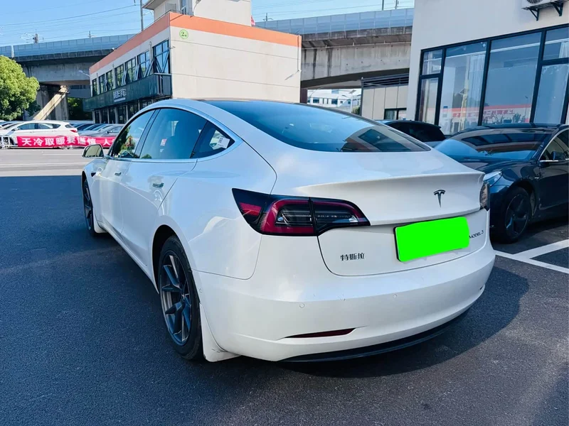 Tesla Model 3 — фото 7