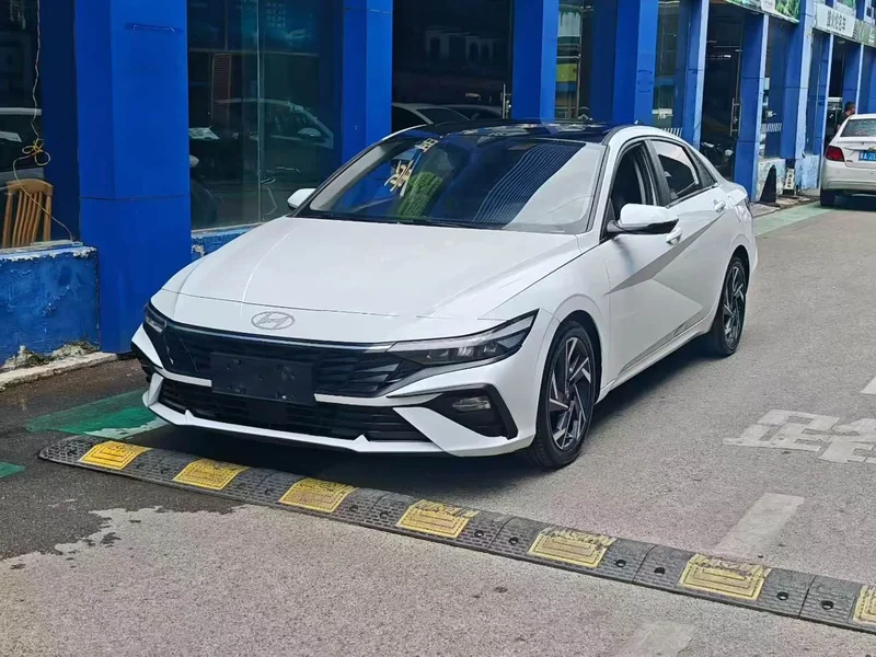 Hyundai Elantra — фото 1