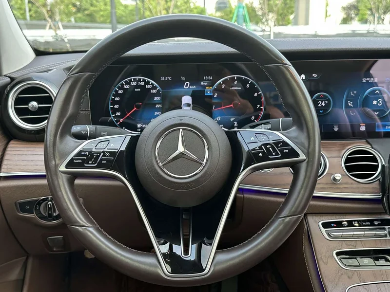 Mercedes-Benz E-Class — фото 13