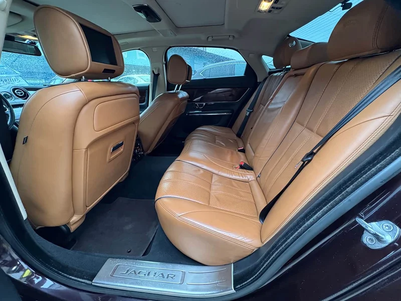 Jaguar XJ — фото 6