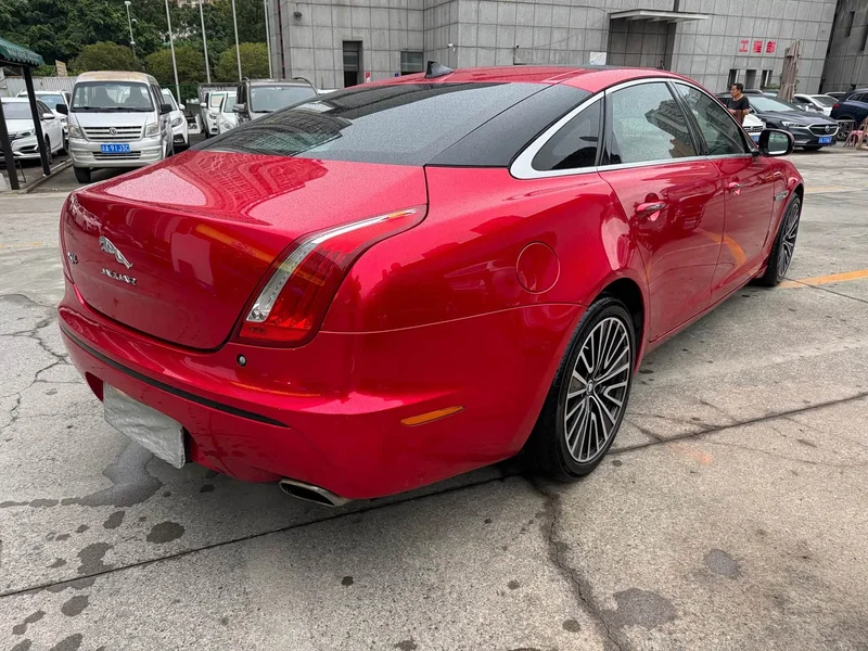 Jaguar XJ — фото 7