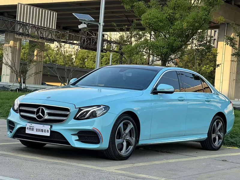 Mercedes-Benz E-Class — фото 1