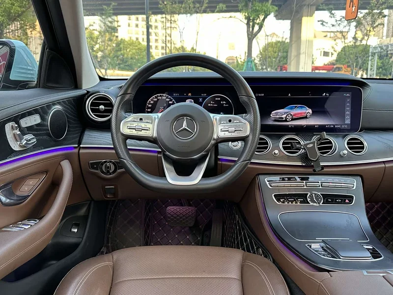 Mercedes-Benz E-Class — фото 12