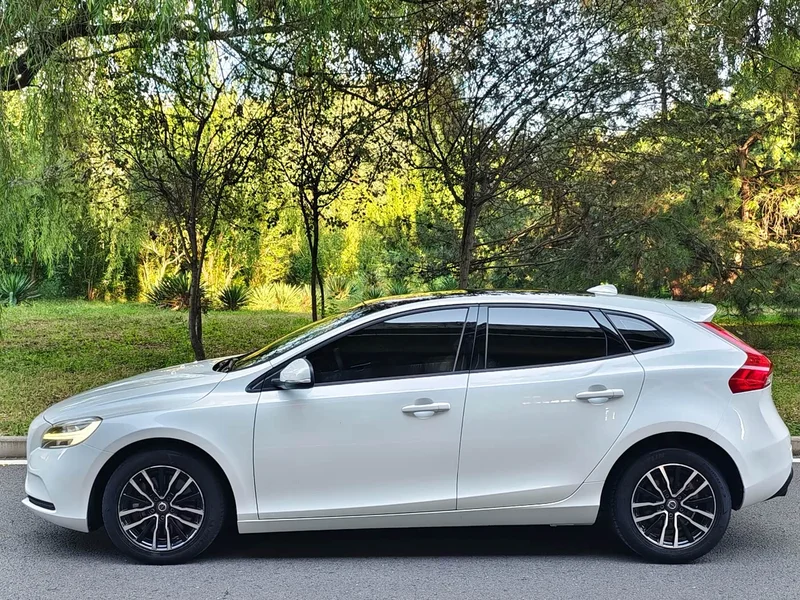 Volvo V40 — фото 5