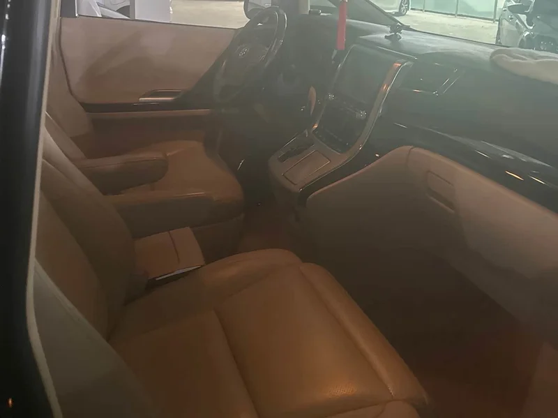 Toyota Alphard — фото 8