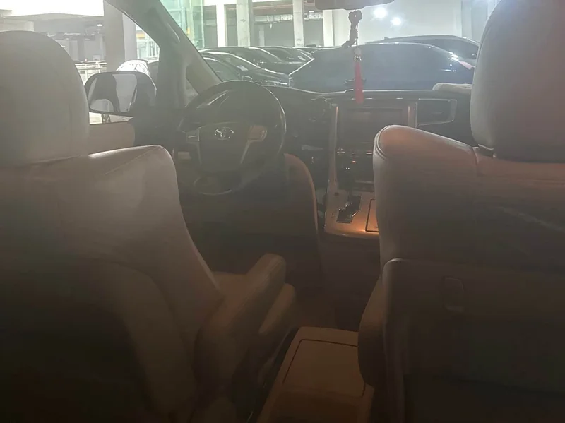 Toyota Alphard — фото 10