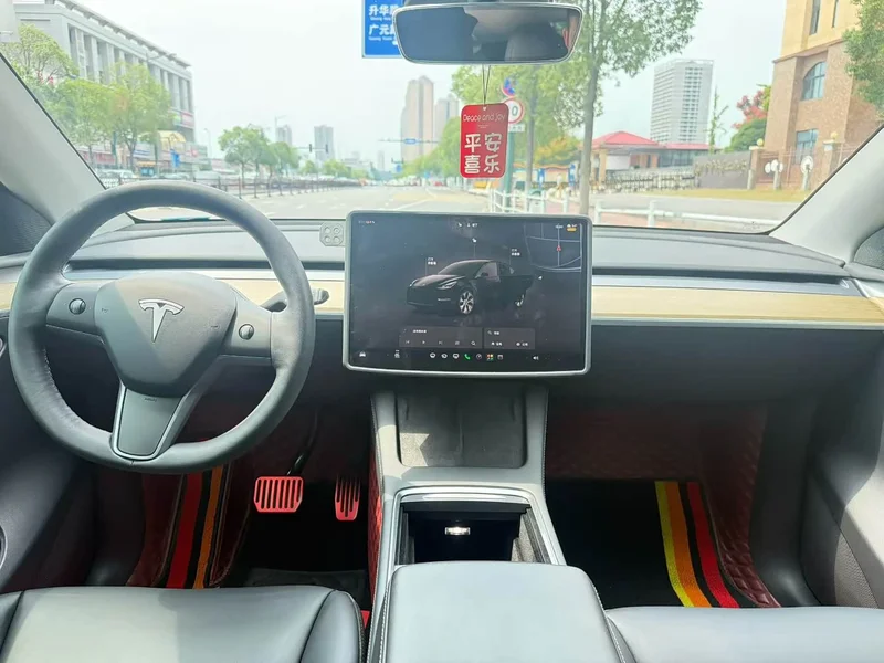 Tesla Model Y — фото 4
