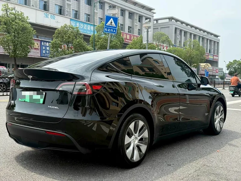 Tesla Model Y — фото 7