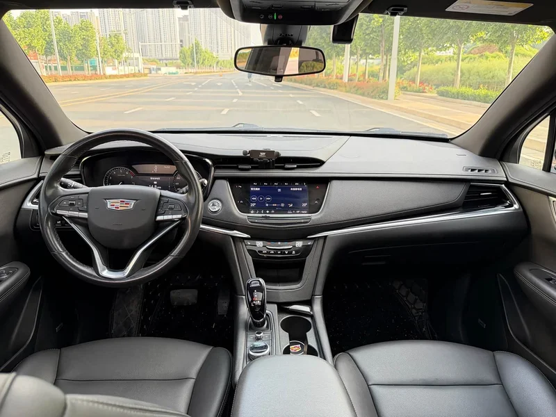 Cadillac XT6 — фото 10