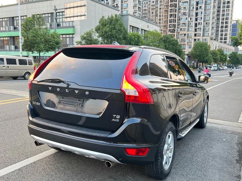 Volvo XC60 — фото 13
