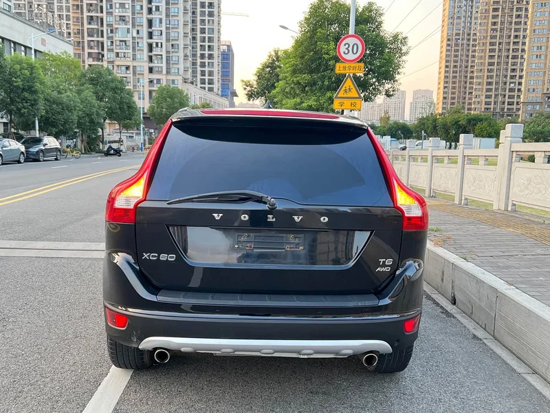 Volvo XC60 — фото 14