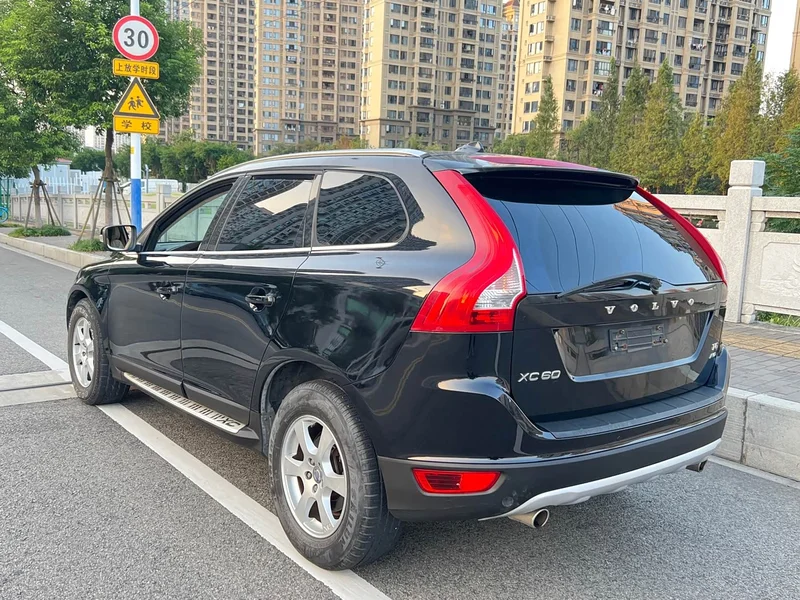 Volvo XC60 — фото 15