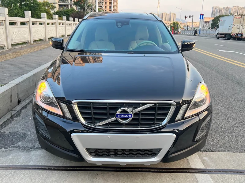 Volvo XC60 — фото 2