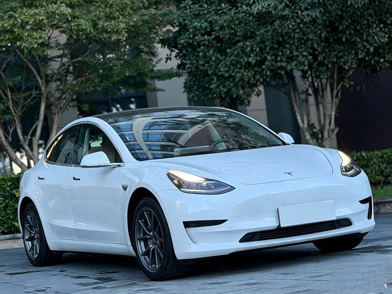 Tesla Model 3 — фото 2