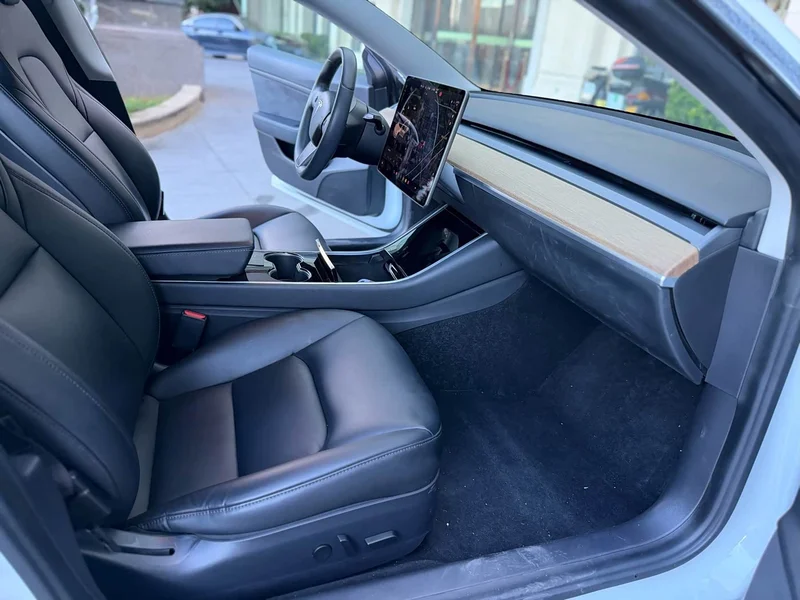 Tesla Model 3 — фото 4