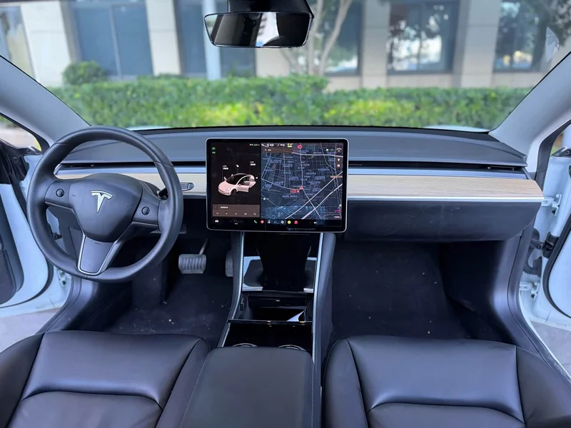 Tesla Model 3 — фото 5