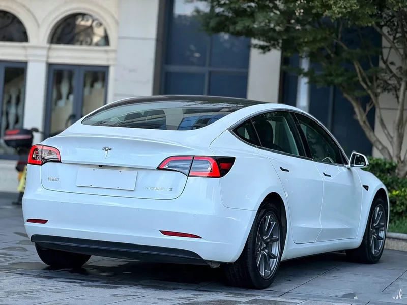 Tesla Model 3 — фото 7
