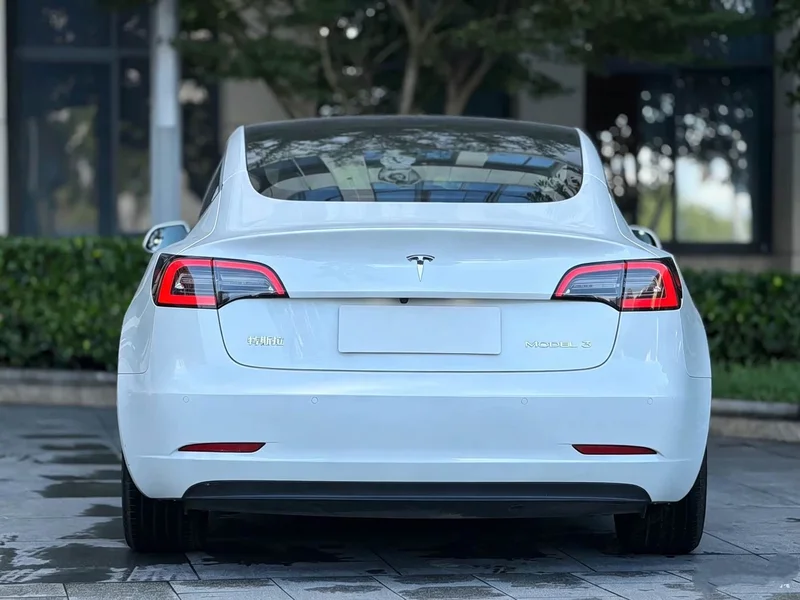Tesla Model 3 — фото 9