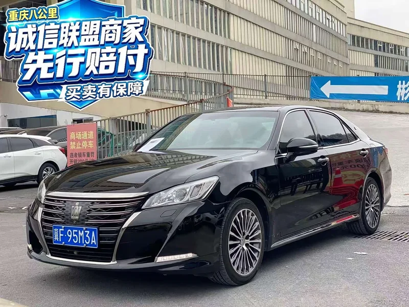 Toyota Crown — фото 1