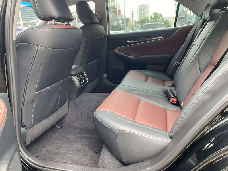 Toyota Crown — фото 14