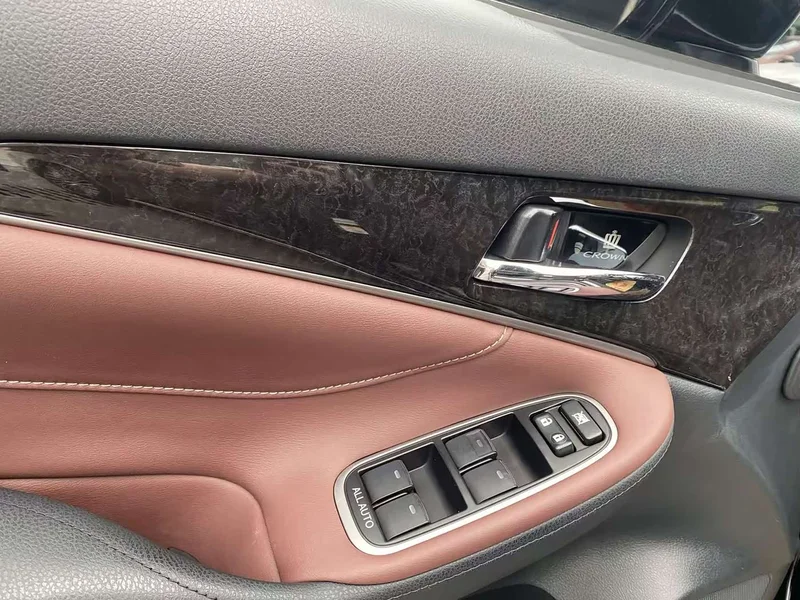 Toyota Crown — фото 15