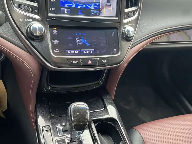 Toyota Crown — фото 10