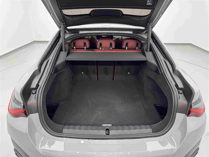 BMW i4 — фото 25