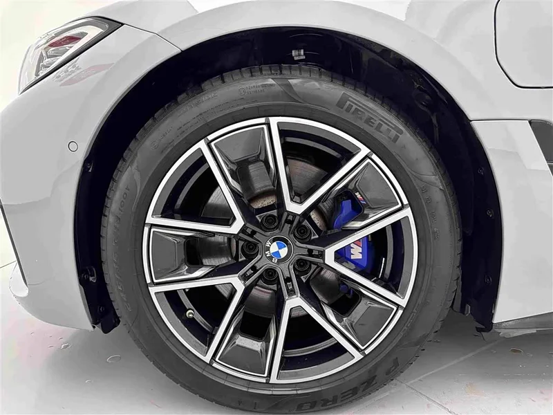 BMW i4 — фото 28