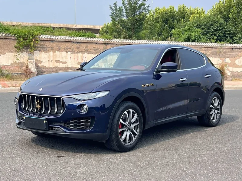 Maserati Levante — фото 1