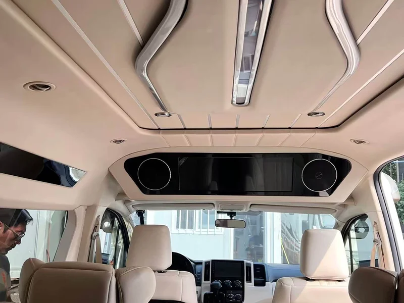 Toyota HiAce — фото 11