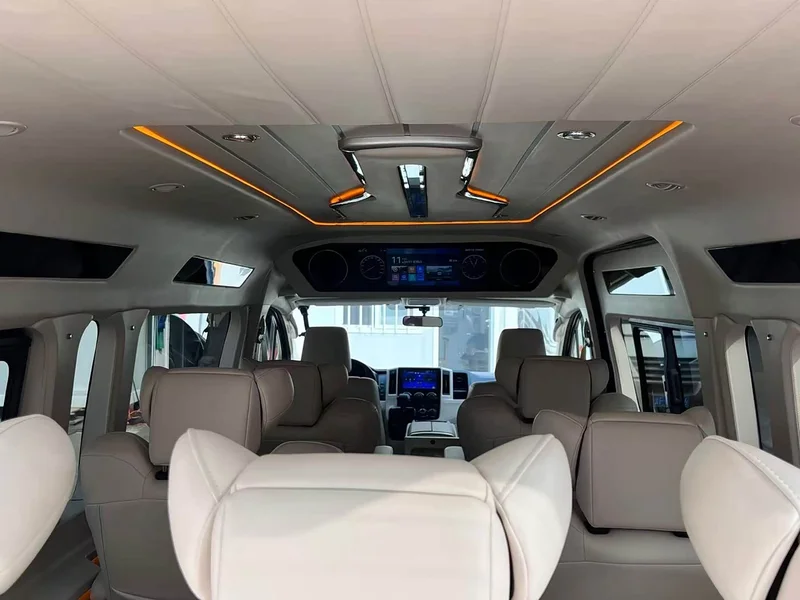 Toyota HiAce — фото 7