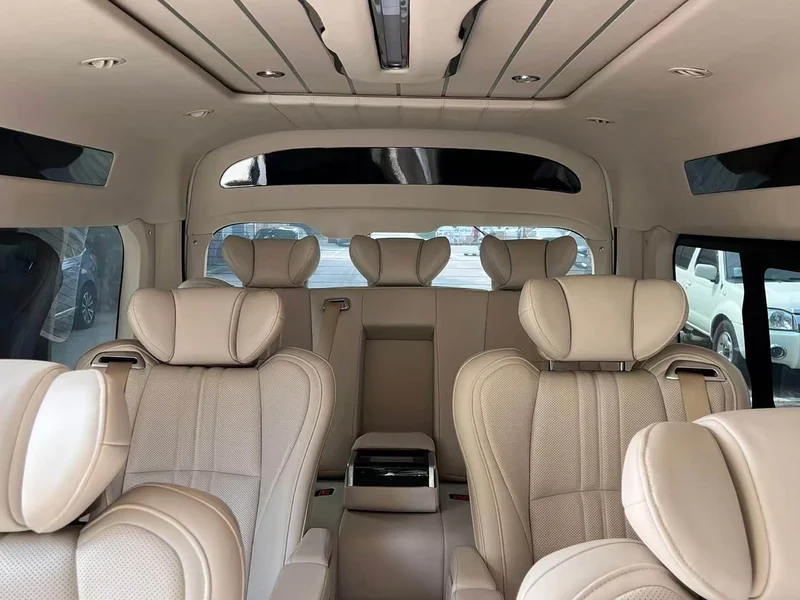 Toyota HiAce — фото 9