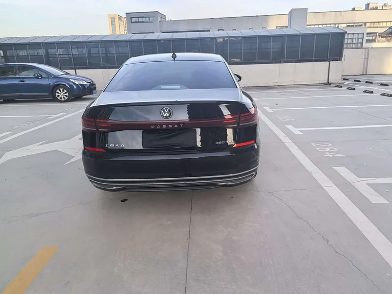 Volkswagen Passat — фото 12